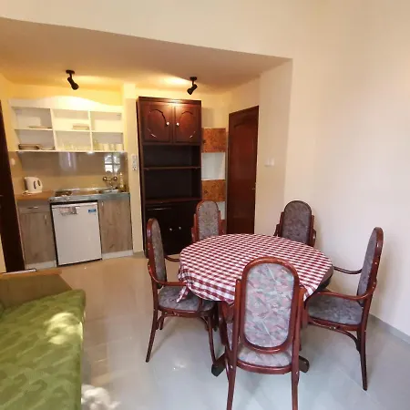 Kastely アパート